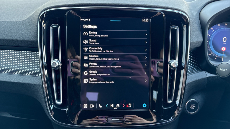 Volvo XC40 2.0 B4P Plus Dark 5dr Auto Petrol Estate